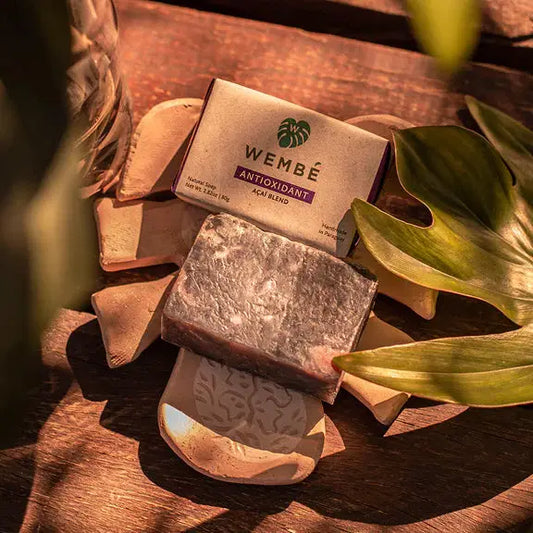 Schwarze Seife im Test: Açaí, Schokolade & Ton