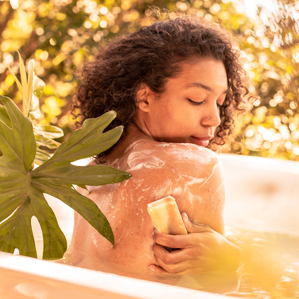 Frau nutzt Seabreeze Seife